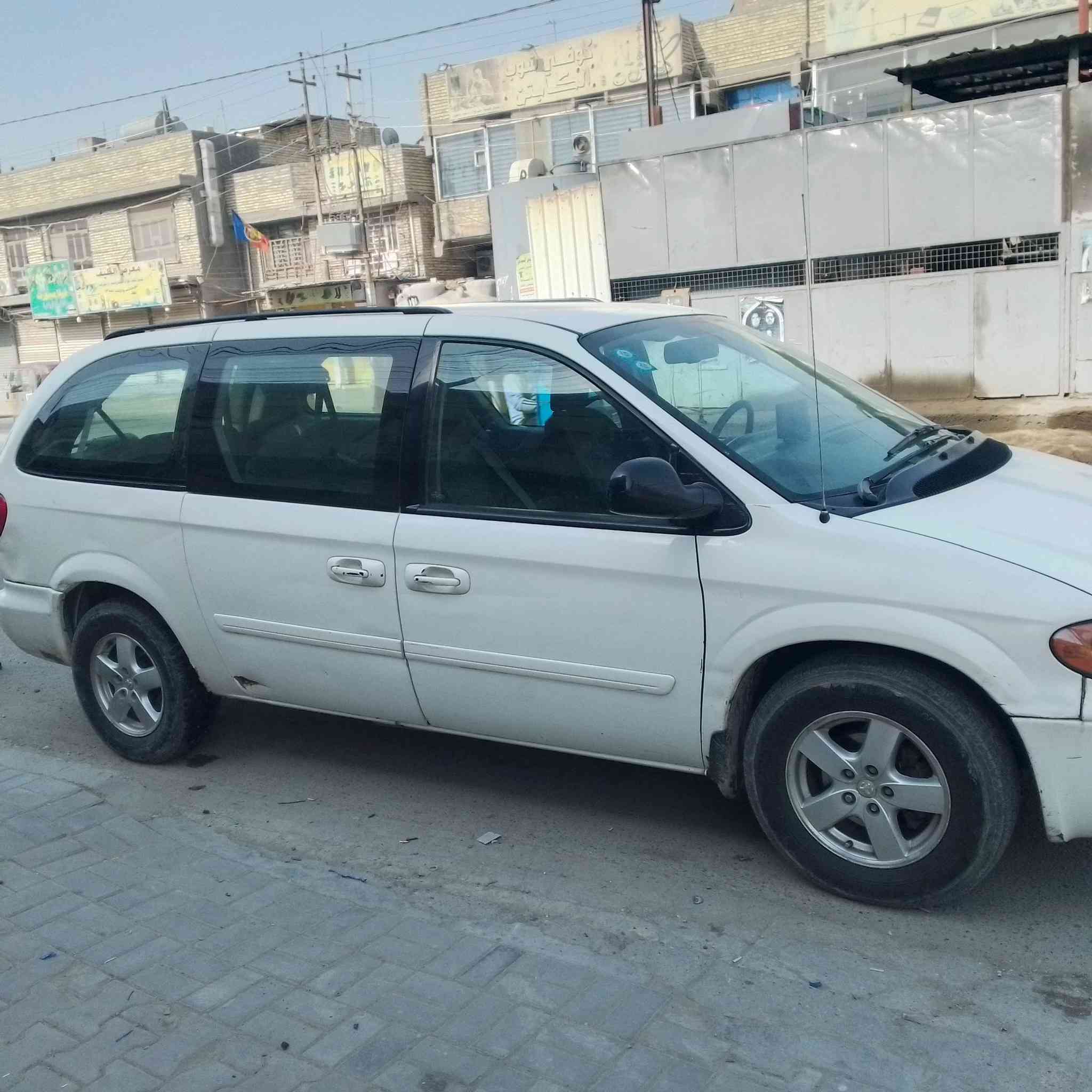 دوج كرفان 7راكب سياره حلوه وجاهزه من تبريد قطعتين  ثلج تخم تاير محرك وكير اوتماتيك تعلك كهربأيات كله شغاله دواخل ابلاديه ترايك بصره 82ورقه بيه مجال لطيبين   عنوان بغداد مدينة الصدر شارع الفلاح ***********
