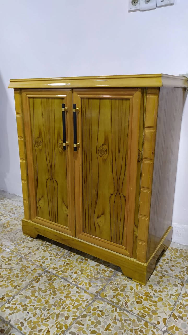 غرفة جديدة مامستعملة خشب عراقي ثقيل فصال تركي قنصور خمس ابواب مع زاوية بابين 
السعر مليون و 350
مكان الموصل حي الميثاق 
***********
