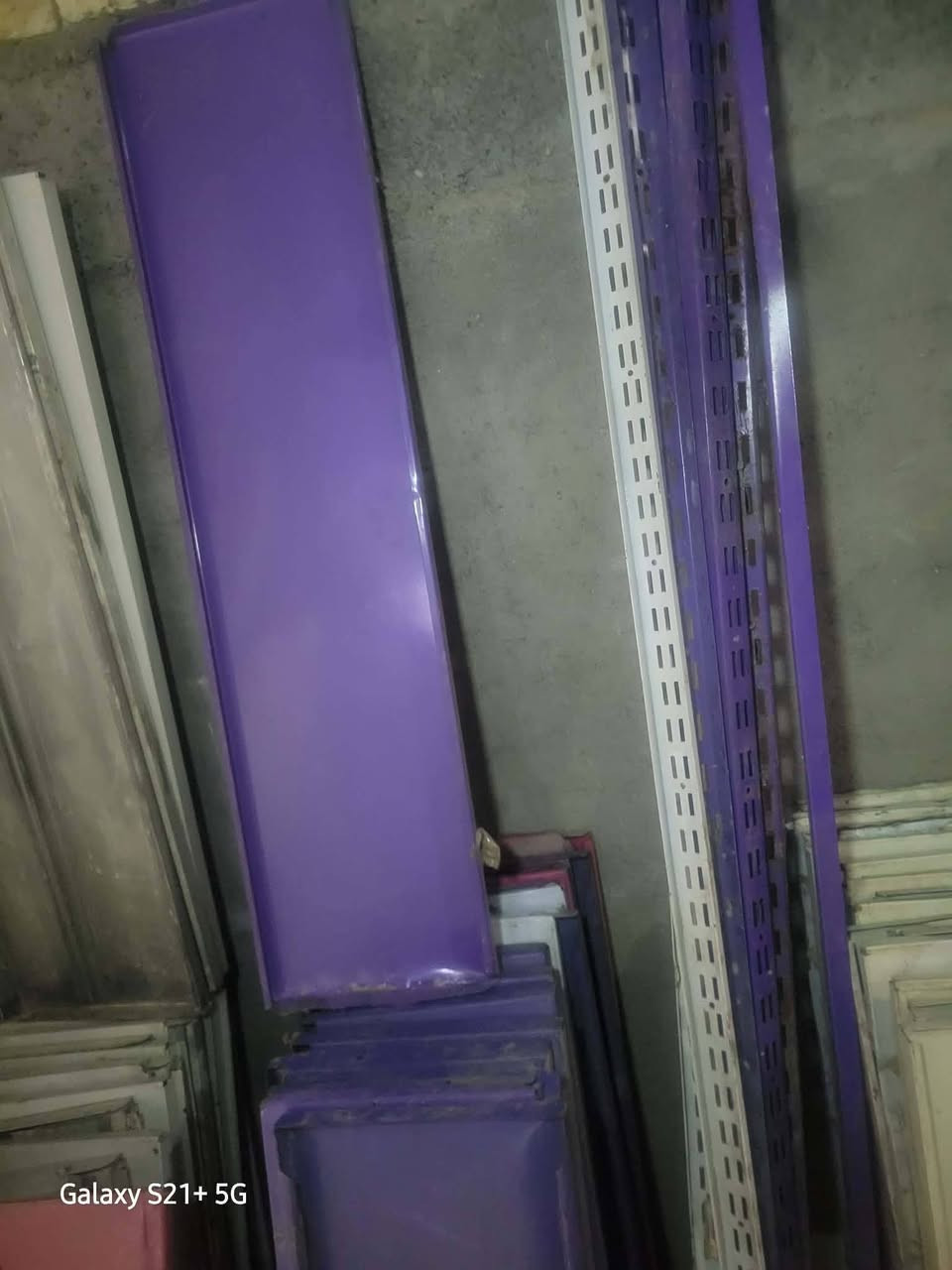 سلام عليكم رفوف للبيع العدد ٢٢ والعدد الثاني ٢٥  ورفوف دكسنات العدد ٦ قطع طول مترين ونص وعرض متر مكاني بغداد الإسكان السعر عل خاص او اتصل *********** او ***********
