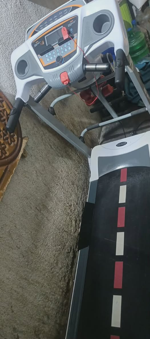 جهاز جري اصلي للبيع يحمل 160 كيلو جبلي تكسير شحوم استخدام سبوع واحد ماخذه ب700 رايده ب250 قفل
*********** وتساب موجود
