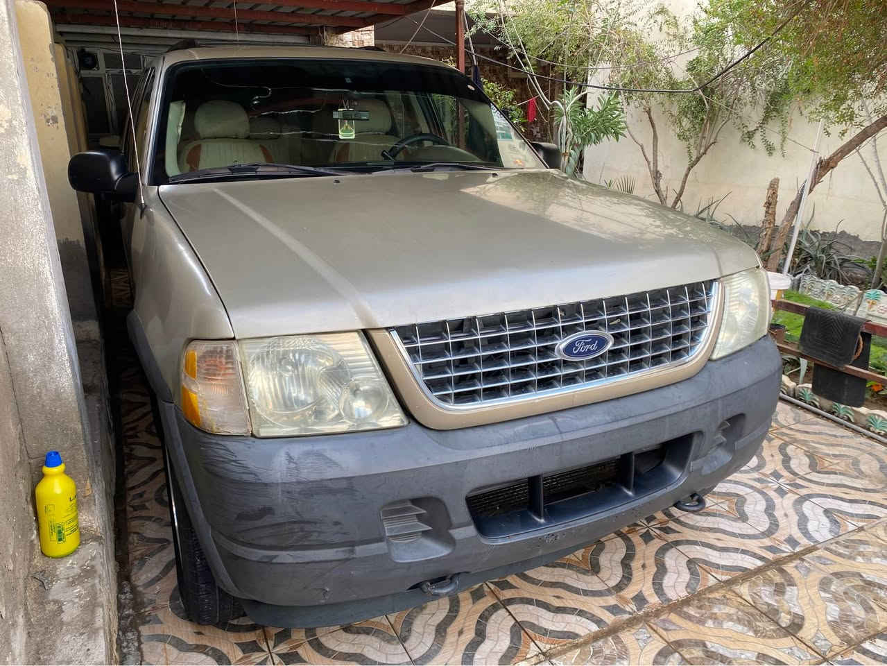 ألسلام عليكم 
للبيع او المراوس 
فورد أكسبلور 
مديل 2005
السيارهً مزاد وكتابها كامل 
7 راكب تبريد 4 قطع 
محرك 6 سلندر 
حداديه وتخم تاير جديدهً
محرك جديد البارحهً كمل 
مدوشمهً ومفروشهً الكاعيهً
معروضهً ب70 $ وبيها مجال.
*********** دهل اوران, واسط
