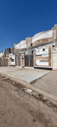 بيوت صفة نفس المساحة  للبيع  المنطقة حي الغدير على شارع عشرين  المساحة...