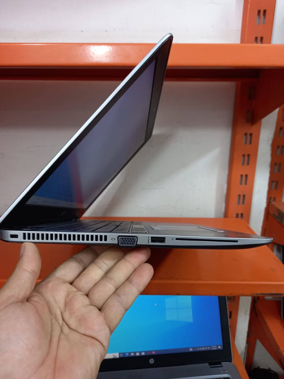 لابتوب hp
الجيل السابع 
حجم الشاشة 15.6
المعالج كور اي 5  الجيل 7
الهارد  256     ssd 
الرام 8.  ddr4 
كارت الشاشة  4  شير 
حجم الشاشة  15.6
الشحن اكثر من ساعتين 
الشاحنة اصلية 
يوجد منفذ تايب سي للشحن ولنقل البيانات  
الجهاز مكفول من العطل والتصليح
 الملحقات شاحنة وجنطة 
السعر   225
للمزيد من العروض ادخل على اعلاناتي 
***********
***********
يوجد توصيل
💯💯💯💯💯💯

تتوفر لدينا مجموعة لابتوبات بأسعار مناسبة ومواصفات مختلفة
