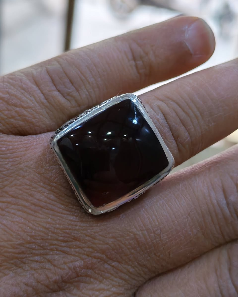 كرزي يماني صياغة عارف فضة 990
خاتم ثقيل جداً ***********
السعر غالي إخوان إلي حاب يدخل خاص وإني بالخدمة
