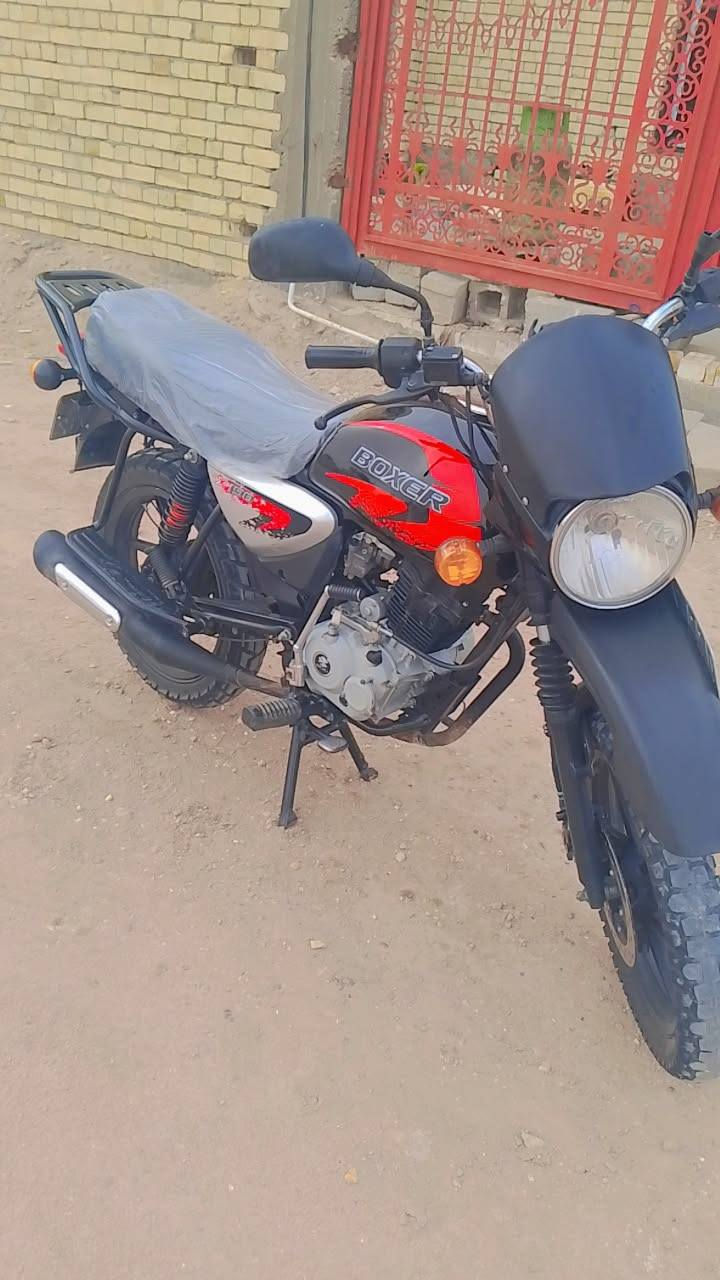 سلام علكيم
دراجه بوكسر 23  نزول بل 24
رقم وسنويه 
دراجة ماشيه30 الف
بلاديه دراجه  مكينه ماطخته سبانه 
سعره2300وبيه مجال 

***********  بي وتساب
