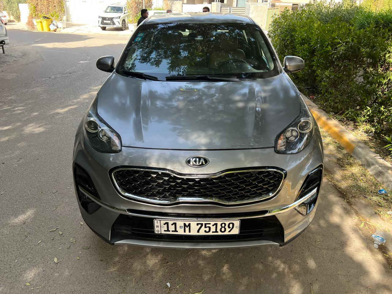 السلام عليكم سبورتج 2020
وارد امريكي بدون حادث بدون صبغ حته دعاميات 
بيه بارد بطارف البنيد قليل
محرك 2400 
حساس خلفي 
كامره 
السياره مواصفات عاديه 
كير محرك مكفول 
مابيه نواقص 
85 ماشي 
سعر 170 
بغداد الوزيريه 
***********
