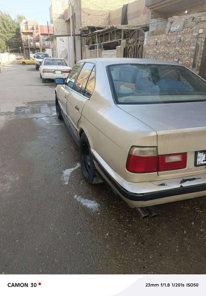 السلام عليكم BMW 525 للبيع مكينه مسكر عدل كير عادي سياره خير من الله مابيه نقص عوزها صبغ بس سعر 42 وبيها مجال مكاني بغداد كراده داخل ***********

