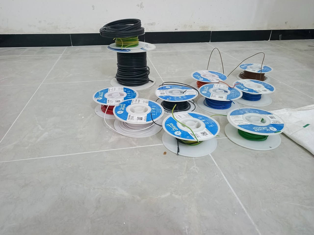 السلام عليكم 
محجر درج حديد طوله اربع مترات ونصف
ابواب pvc
وبكرات تسليك الفنار الاصلي
كيبلات
مغسله


**إذا كنت صاحب هذا الإعلان وتريد حذفه لأي سبب، رجاءا أرسل رسالة إلى الدعم الفني**