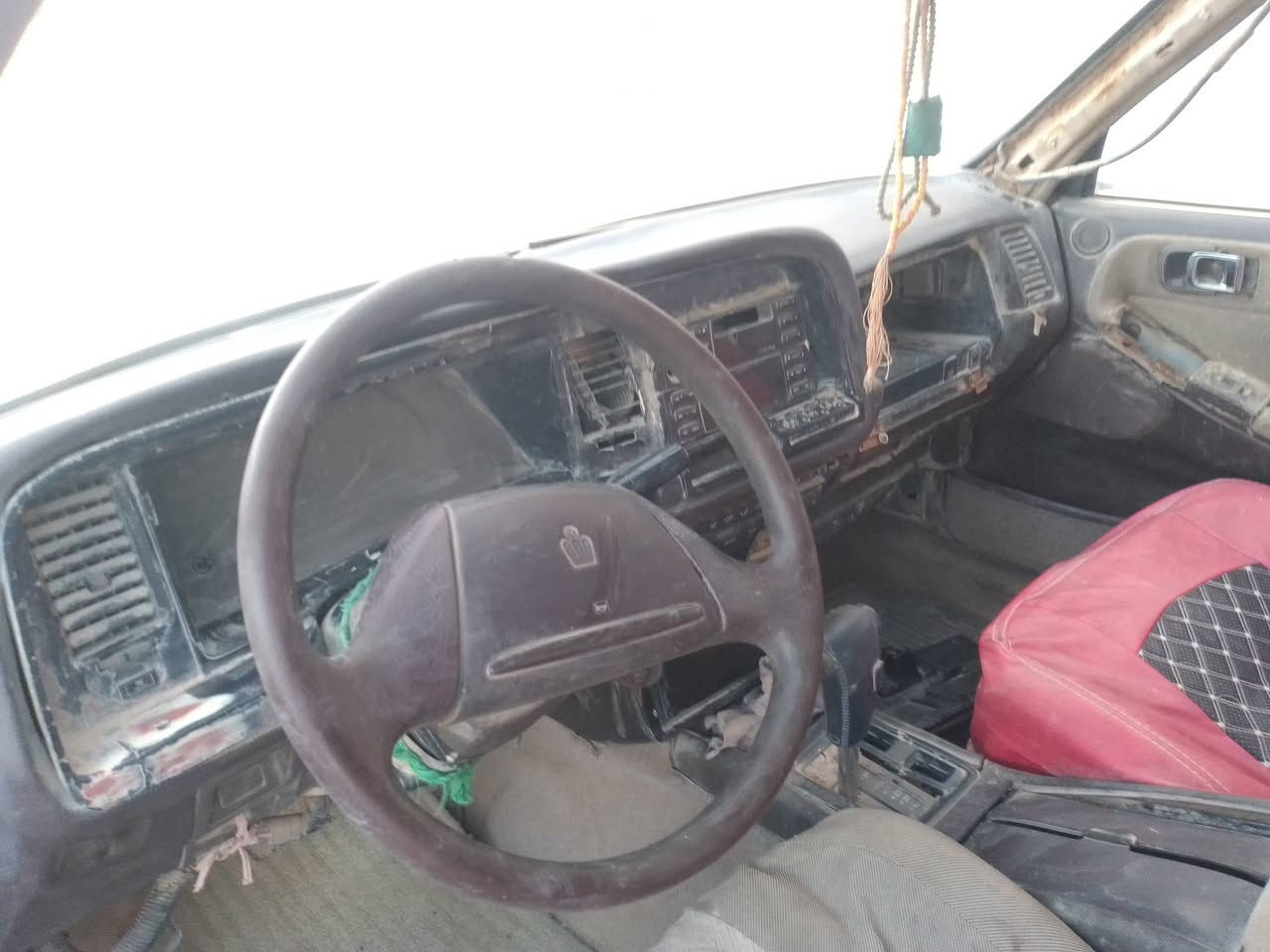 السلام عليكم
سياره سيدان موديل 91 ناصريه الغراف 
السعر 19ورقه وبيها مجال 
الرقم ***********
