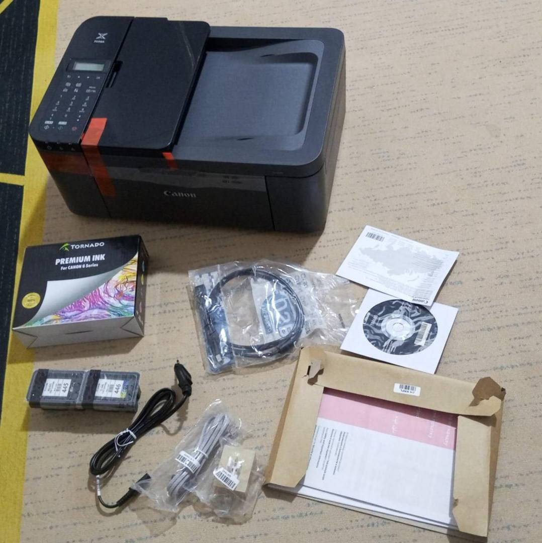 Canon TR4645
PlxmaTR4645
طابعة كانون سعرها 140 الف 
حقن خارجي
وجهين تلقائي بدون ما تكلب الورقه
واي فاي على كل الاجهزه
تطبع ملون وعادي 
ما مستعمله جديده حته لاصق بيها 
ويه ملحقاتها كامله حبر وكيبل لابتوب وقرص تعريفي كامل غراضها مثل ما موضحه بصوره 
عنوان بصره قظاء الهارثه 
رقم الهاتف ***********
