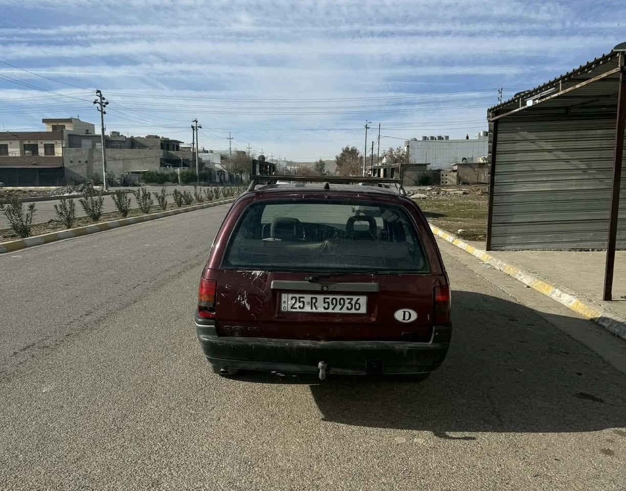 أوپل اوميگا مةكينة بيست 
رةقةم كركوك سةنةوي بةناوخومةوةية تاوةكو بيست وشةش تازةية  تادوانزةي شةش كارتي بةنزيني هةية كيرو مةكينةو تةقةورةقةي بةشةرت 
سعري   ٣٥ وةرةقة شوين جم جمال   ژمارةي خاوةني
***********
كورةك  ***********
