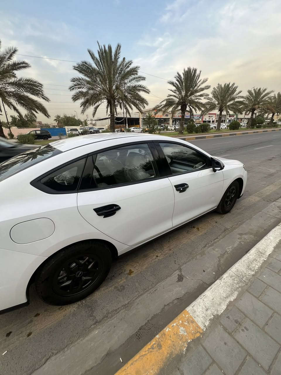 سلام عليكم 

BYD سيل فايف 2025

ماشيه 15 الف فقط 

رقم بغداد 

بيها رصعه 2 بل باب فقط و بل صدوك موضح بل صوره 

سياره كفاله من صبغ  

عنوان بغداد البنوك 

***********
18750 سعر و بيها مجال بسيط
