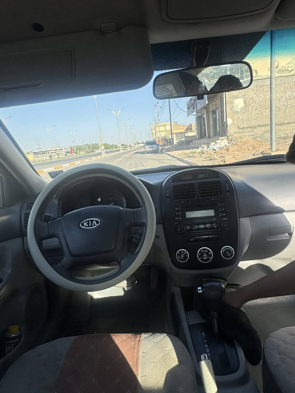 للبيع: كيا سبكترا ٢٠٠٩ 🚗
السيارة نظيفة، جاهزة وجوا الإيد، والتفاصيل بكل وضوح وصراحة:
 الموديل: ٢٠٠٩
 الرقم والسنوية: رقم كربلاء، السنوية باسمي والتحويل مباشر وبدون أي تعقيد.
 التبريد: ثلج وجاهز للصيف ❄️.
 المحرك: بحالة جيدة جداً، بيه تنقيص قليل ونادر جداً بين تبديلة وتبديلة (شي طبيعي وميأثر على الممشى).
 البدي: جاملغ أمامي بيه تصليح.
💰 السعر المطلوب: ٧٧ ورقة (الرقم 
***********
