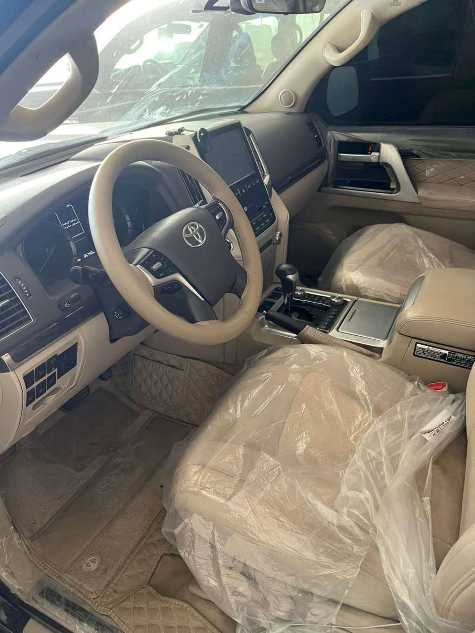 للبيع لاندكروز vxr  مواصفاتها معروفه مواصفات لكزز
موديل ٢٠١٨ اسود اللون 
٨ سلندر محرك ٥٧٠٠
فول مواصفات مكفوله 
جاهزه للاخير فول ١/١ 
كراسي كهربائيه وتدفئه
مغلفه نانو بلكامل 
ماشيه ٩٦ الف
السعر ٥٥٠
رقم جديد يومين من كمل
فحص سونار السياره مرفق مع الصور 
مكان السياره البصره / البراضعيه
تحويل مباشر 

للاستفسار  *********** البصرة, العراق
