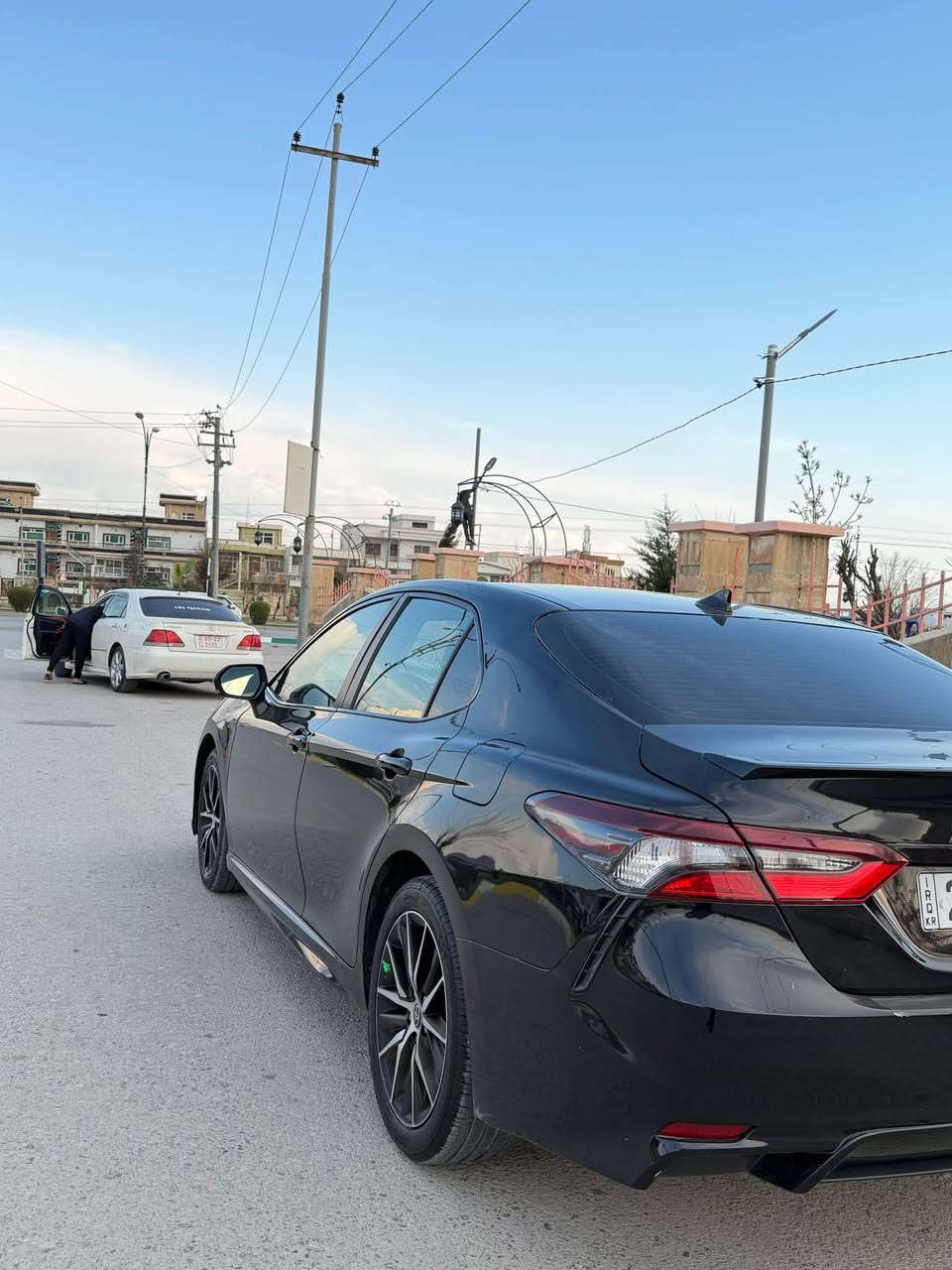 کامری ۲٠۲۳
مواسفات SE
گێر تۆماتیک و عادی
پادڵ شەفتی سوکان
رادار
خەتی جادە
ئاوێنە هیتەر و کارەبای
کوشن کارەبای
زۆر مواسفاتی تر
١ پارچە بۆیاخ
بێ ناو بێ ئێرباگ
شوێن رانیە
نرخی ۱۹۲ و مەجال
*********** Singapore
