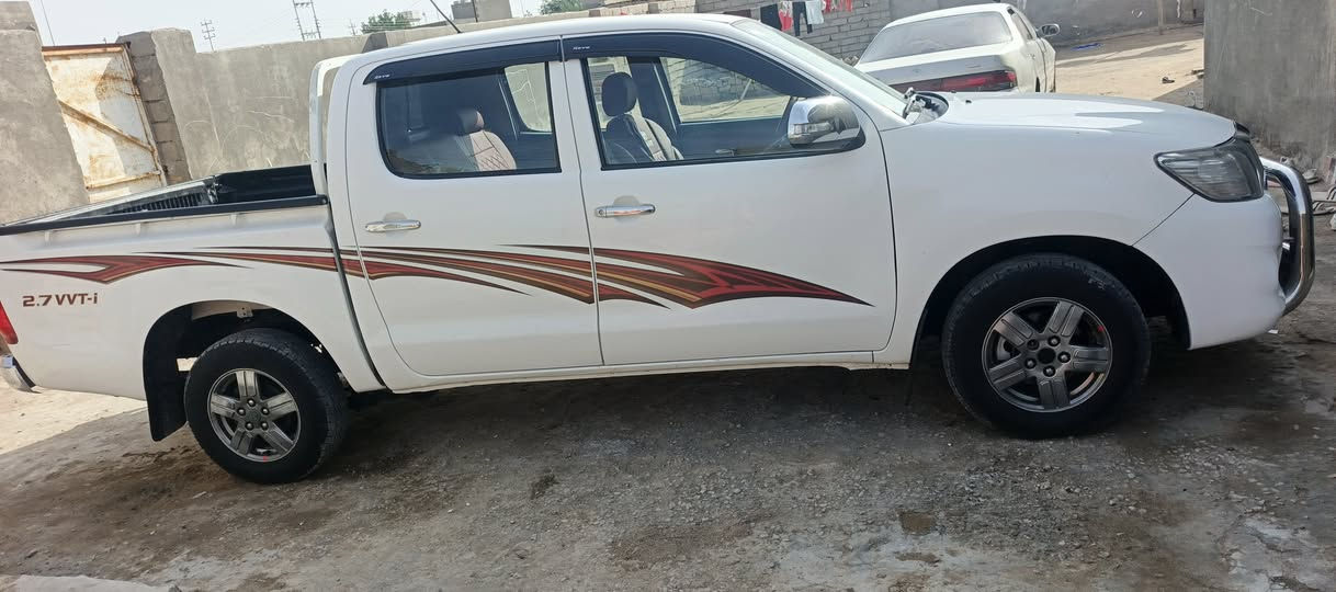 السلام عليكم بيكم 14 سعودي سياره مبدل بيها جاملغ ما بها ضربه من داخل سياره حلوه وباسمي تحويل كون خلال شهر سياره كفاله وسعرها 190 وبيها مجال***********، انا عنوان البصره  قضاء الدير
