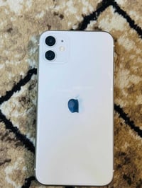 ايفون 11بطاريه 84 ما مفتوح نضافه 100/100 للاتصال 07867404734