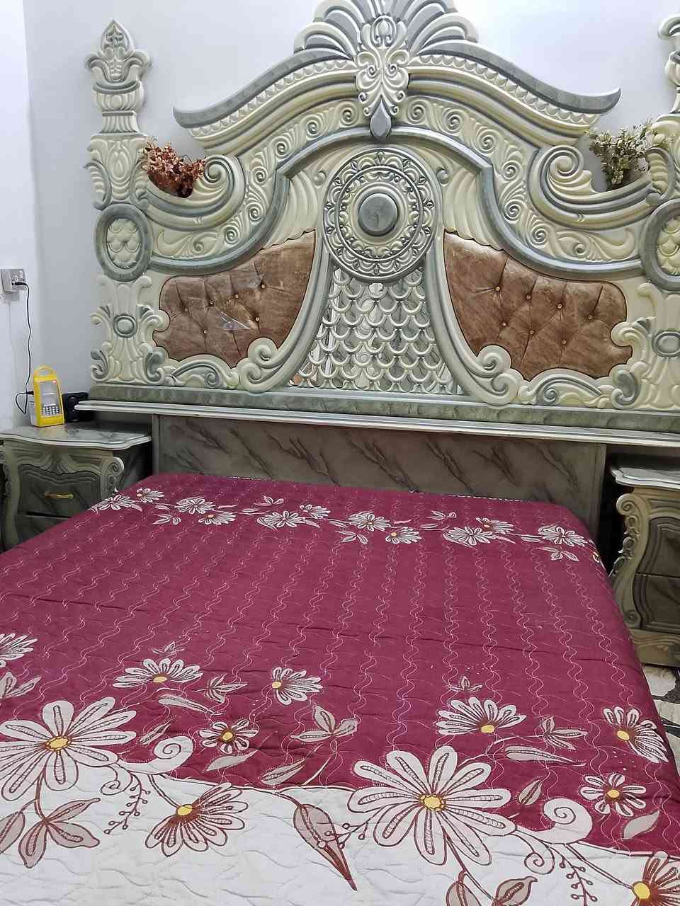 غرفة البيع سعرهه 650وبيها مجال رقم الهاتف ***********
