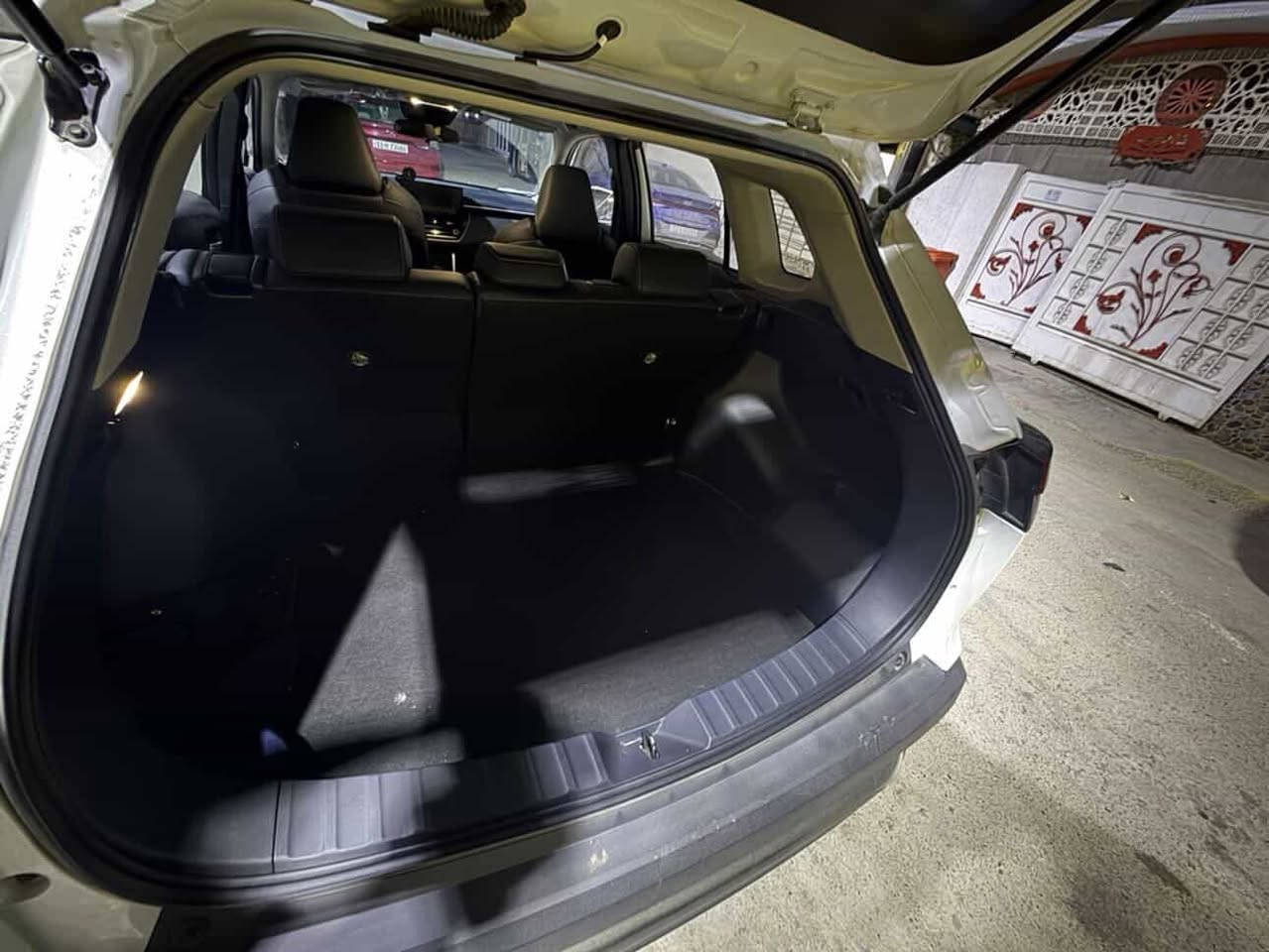 السلام عليكم 
فرونت لاندر موديل 2025 ماشية 21 الف رقم بغداد 
سيارة مكفولة وملاحظات بسيطة جداً موضحها بالصور السيارة بحالة الوكالة 
مكان السيارة بغداد الزعفرانية 
الاتصال *********** 

مواصفات السيارة 

السيارة اعلى فئه s 

❗️اختلافها عن الفئات الاخرى اللايت و البك لايت واطارات الدعاميات وشكل الويل كب والانارة المحيطية الداخلية ❗️

✨ أهم المواصفات:

محرك 2000 هايبرد🚗

• لايت زينون وعدسات LED عدد 4

• بك لايت LED

• ويل كب كروم أسود

• مقاعد جلد أصلي + مقعد كهرباء بثلاث وضعيات

• إنارة محيطية داخلية

• شاشة وسطية + كامرة خلفية

• بصمة ودخول ذكي

• فتحة سقف سلايد روف

• سبويلر قمارة

• بلوجكتر زينون

• تحكم مقود جانبين

• رادار + تحديد مسار

• هاند برك كهرباء + أوتو هولد

• درايف مود + مانع انزلاق

سياره جاهزه من كلشي ع ايدي شرط الفحص
السعر186
