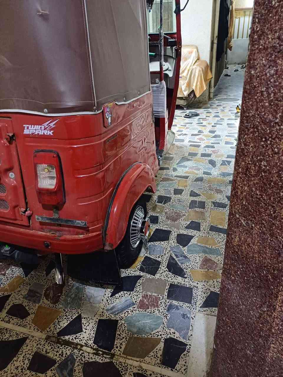 السلام عليكم 
موديل ١٧ مكينه ٢٠
قطرت صبغ مابيها
المكان بغداد
السعر ٤٩٠٠
***********
