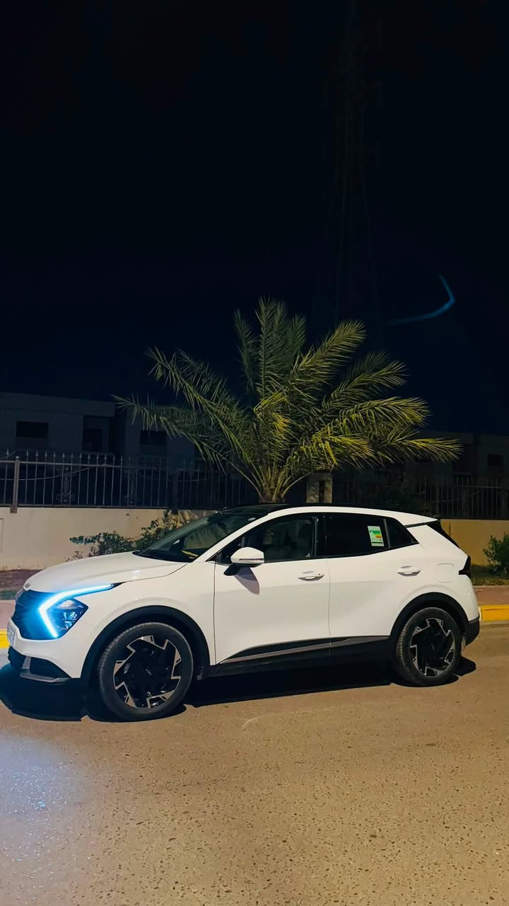 السلام عليكم
 Kia Sportage.  2025 للبيع 
من رخصه الادمن 
السياره اخت الزيرو ماشيه 1600 الف وستميه 
فول مواصفات 1/1 
بنوراما 
تحكمات استيرن 
مري شفط 
تشغيل عن بعد 
ترحيب ابواب 
كشنات جلد ابلادي 
كشنين كهربائي 
كامرات اماميه خلفيه 
حساسات اماميه جانبيه خلفيه 
اربعه انظمه قياده 
ويل 20 
بصمه تشغيل 
جنطه كهربائيه 
الكشن الخلفي كهربائي 
كتلوكات الشركه + ارضيات الشركه موجوده 
السياره مكفوله كفاله عامه من الشخط والضربه والصبغ شرط الفحص والسونار 
رقم اربيل شرط التحويل 
لل استفسار *********** 
السعر 239 وبيها مجال قليل للشراي
