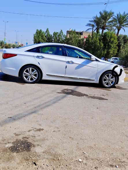 سوناتا 
موديل 2011
خليجي 2400
فول مواصفات  ماعدا البصمه
تشغيل عن بعد 
شفتات استيرن
تحكمات كامله
مري شفط
بنو رامه 
شاشه تاب اصليه 
تتفئه تبريد منضومه امامي خلفي جديده
حساسات خلفيه 
ارضيه جلد كريمي 
كامره خلفيه دواره
كامره اماميه مراقبه
لايت مع كشاف زنون اصلي
حداديه اماميه جديده كامله
محرك بدون تبخير وناعم 
كير كذالك
السياره من داخل كلش نضيفه
رقم بغداد مشروع وطني وبسمي 
سياره مكفوله من حادث 
بيه طخه بجاملع الخلفي صغيره ومصبوغ ويبه طخه
بجاملغ الامامي عكس السائق واضح بصوره 
الي يحب يجي ويشوف افضل 

سعر 135 وبيه مجال 
***********
