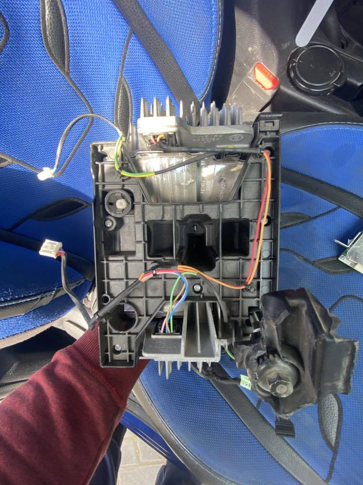 سلام عليكم عندي للبيع مال موديل ٢٠٢٤ وكاله  صار بي حادث
هذا للايت 
مسكور الجامه والظهر مالته  كارت  ولليد وبوابات مابيه شي شغاله وكلشي  بيه يشتغل شرط الفحص   

قيمً السعر وتدلل مكاني بغداد 

وقمي بي واتساب فقط 

***********
