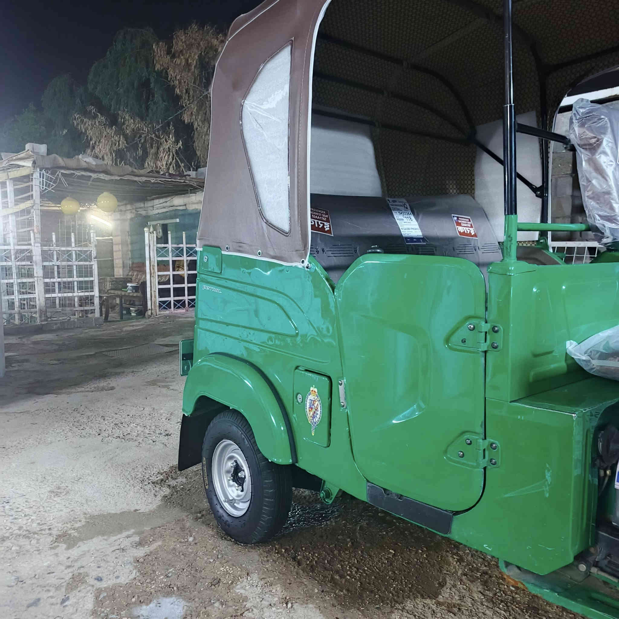 السلام عليكم تكتك للبيع موديل 21 شهر 12 لا ضربه ولا صبغ مكينه بوشه وبستم فقط العنوان بغداد مدينة الصدر رقم الهاتف ***********
