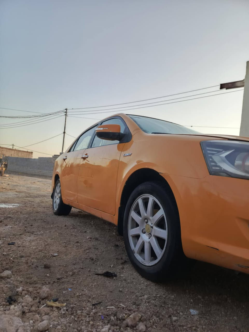 السلام عليكم
سياره جيلي موبل للبيع 
مكينه وكير كورلا 1800
رقم ذي قار انكليزي بسمي شخصيا 
سنوية ل2028
تبريد عوزه فقط راديتر 
كهرباياتها جاهزه حداديه فوك النص 
السياره بيها اجراد ومكينتها بيها ضعف 
مكفوله من العيب الشرعي 
مكان السياره ناصريه قرب شركة نفط ذي قار 
***********
