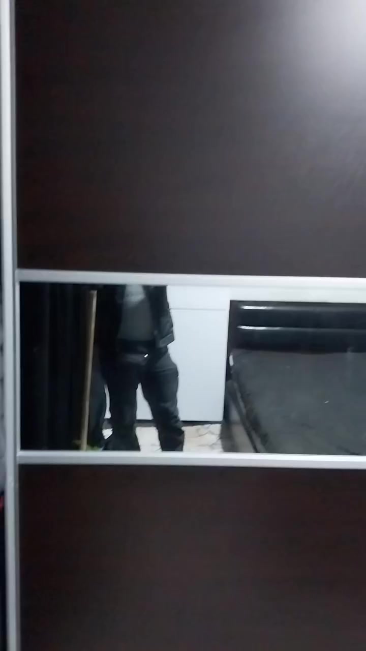 غرفة نوم نفرين تركي نظيف جدا مع دوشك بدون ميز تواليت هي و فتح و تركيب و النقل على ٢٥٠ الف  مكان السليمانية 
_________
ژوری نوسته ن ۲ نه فه ری  تورکی له گه ل دوشه ک به بی میزی توالیت ب که رده نه و به سته ن و گه یا نده ن ۲٥٠ هه زار شوين سليمانى 
***********
