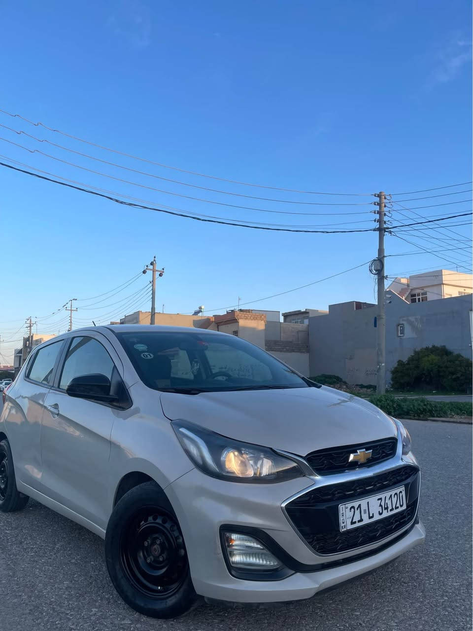 بۆ فرۆشتن 
مۆدێل ٢٠٢١ شاشە کامیرە 
گێر و مەکینە بە شەرت 
هەزە و بەڕاد نوێیە
سەنەوی ٢٠٢٨ بەسەر دەچێت
٣ پارچە و نیوی هەیە
بێمەسروفە و بەنزینی کەم دەخوات 
چوار تایە نوێی لەسەرە 
بۆ نرخ نامە بنێرن 
*********** أربيل, العراق
