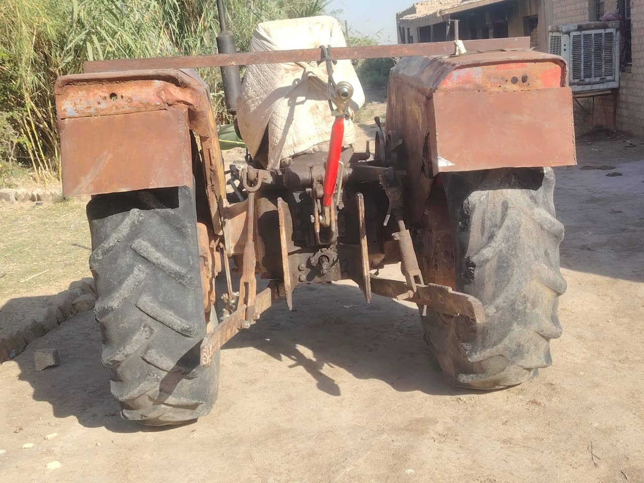 سلام عليكم مكينه عنتر 86 مكفوله محرك كير اكسن جهاز بدون ديوانيه سومر سعر 3500 وبيه مجال ونضافه كدامك *********** / ***********
