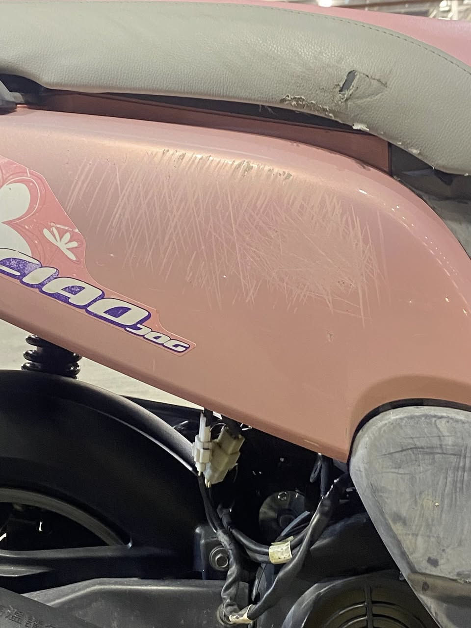 السلام عليكم فله شوفت عينكم الدراجه نضيفه صارلهه فتره من نزلت من معرض الحمداني البكريله الدراجه نقصه هاي التريشه الجوه وشخوط بل كفر والباقي شوفت عينكم السعر ٨٥٠وبيه مجال بسيط او مراوس ب عدله واخذ فرق العنوان بغداد مدينه الصدر ***********
