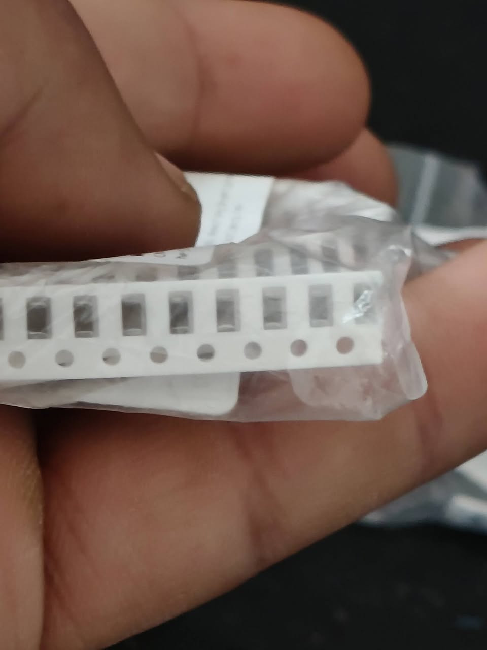 عندي كارتون بيه مجموعة مكونات إلكترونية منوعة وجديدة بالكامل (أغلبها قطع SMD وفيش وضفائر)، حابب أبيعها كلها شلع قلع دفعة واحدة لعدم التفرغ:
السلام عليكم شباب.. تصفية سريعة وبلاش لأهل المصلحة والورش 

​عندي كارتون بيه مجموعة مكونات إلكترونية منوعة وجديدة بالكامل (أغلبها قطع SMD وفيش وضفائر)، حابب أبيعها كلها شلع

​منظمات جهد (78M09): 100 قطعة.

​لدات شاشات وكشافات (SMD 2835 - 9V): شريط كامل 800 قطعة.

​متسعات سطحية (1206 - 100nF): 3 أشرطة (300 قطعة).
ذواكر  (EEPROM T412-N): 5 قطع.
​كت حساسات حرارة منوع (MF52AT): كيس كامل 100 قطعة (10 قيم منوعة).

​أكياس فيش وكلبسات ضفائر سيارات وياباني ومكونات ثانوية (Denso, XT30, XH): أكثر من 250 قطعة وفيشة منوعة.

​ المجموع الكلي: فوق الـ 1,500 قطعة جديدة 

السعر 30

عندي كارتون بيه مجموعة مكونات إلكترونية منوعة وجديدة بالكامل (أغلبها قطع SMD وفيش وضفائر)، حابب أبيعها كلها شلع قلع دفعة واحدة لعدم التفرغ:


**إذا كنت صاحب هذا الإعلان وتريد حذفه لأي سبب، رجاءا أرسل رسالة إلى الدعم الفني**