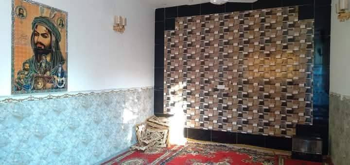بيت للبيع زراعي بالباويه شارع المدارس قريب على مدرسه الأهله مساحته (٢٢٠م) بناء حديث يحتوي على غرفتين نوم ٥×٤ وصاله ٧×٤ والهول ٥×٤ ومطبخ ٥×٤ واستقبال ٧×٤ . مع حمام خارجي وداخلي شغل درجه اولى  السطح شتايكر. سيراميك ابواب خشب والباقي حديد . ملاحظه الارضيه صب فقط بدون كاشي . كهرباء محموله جديده الماء موجود قريب على المدرسه ٨ امتار قريب على الشارع العام السعر على الخاص***********
