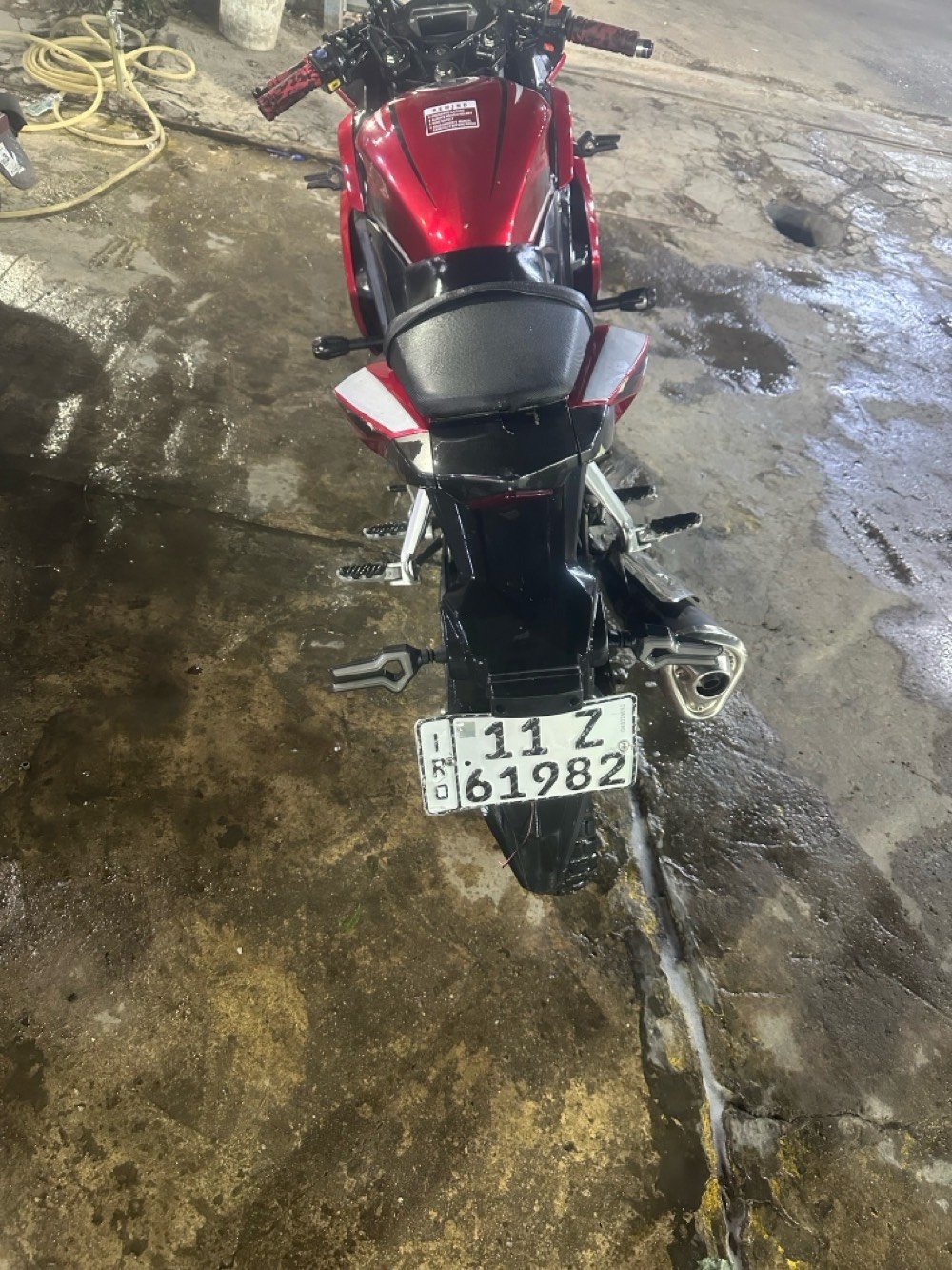 دايوانR200مكفوله عام ومرقم بغداد موديل2023ماشيه25للبيع ب13مكان بغداد ***********