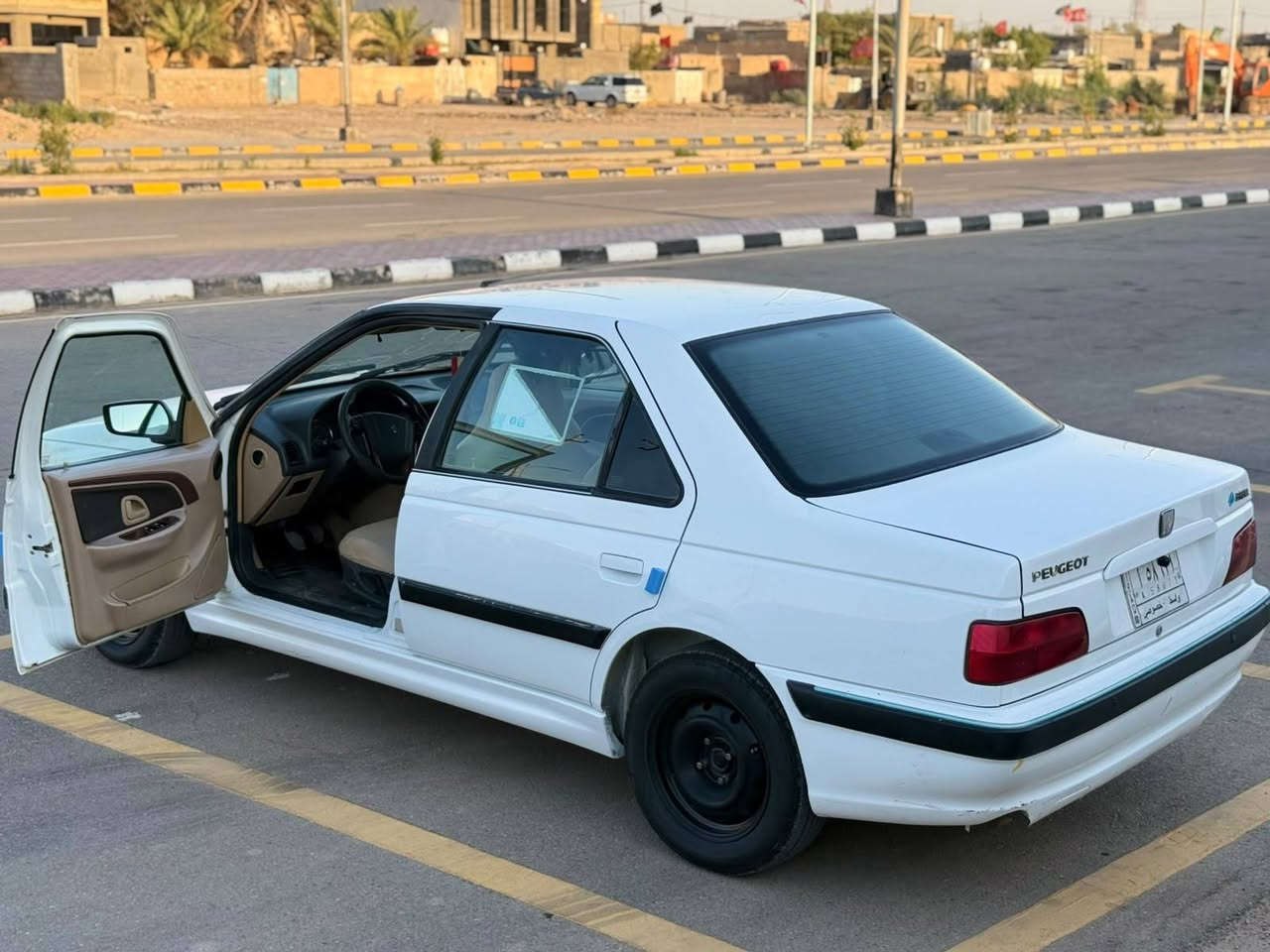 السلام عليكم بيجو بارص للبيع موديل 2021 كير مكينه خير من الله السياره جاهزه فقط بنيد مبدل وبارد بلجاملغ الأيسر الامامي راجع وطخه بسيطه بين الباب والجاملغ ما مصلحه موضحه بصوره تخم تاير جديد السعر 50 وبيها مجال بسيط *********** دهل اوران, واسط
