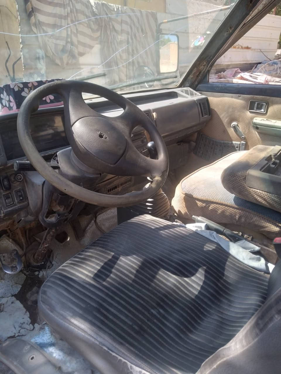 كيا بستا ١٩٩٣ لبيع ٢٥ بيها مجال ***********
