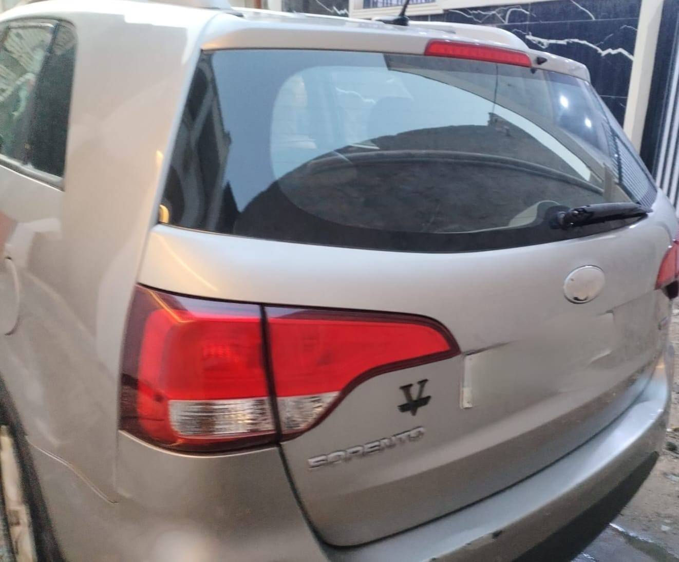 سورنتو موديل 15 سيارة مكفورلة  كير مميزه  مكينة ٢٤٠٠ دوش المرغوب سيارة حلوة وماناقصه شي مواصفات حلوة تحكم كامرة حساسات دزك ويل كب سيارة حاكية شاشة  اشاير بالمري وبعد بيه مواصفات اهواي السعر 163 وبيها مجال تخم تاير سبعة راكب تبريد ثلاث قطع سيارة مال جناي ومالت عائلة وبالعافية عل الياخذهة الشراي يتصل مكاني الدوري ابو طيارة ***********
