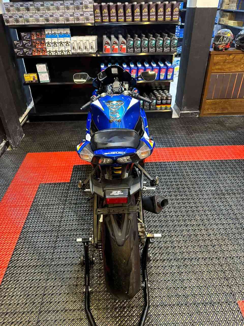 السلام عليكم
للبيع فقط جكسر الف ماشيه 14 الف مبرمجه 3 مودات + بك فاير موديل 2015 وارد يابان بدون حادث بدون رقم بدون اوراق دراجه مكفوله كفاله عامه من كلشي عنوان بغداد البياع للئستفسار رقم ***********
