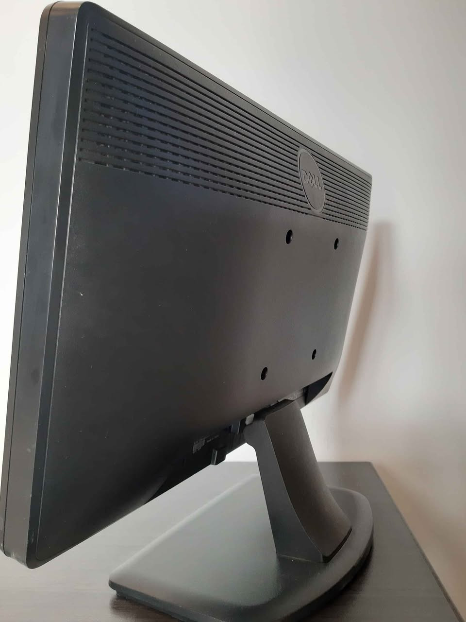 🖥️ شاشة Dell أصلية – نظيفة وجاهزة للاستخدام
للبيع شاشة Dell بحالة ممتازة، مناسبة للعمل، الدراسة، الكاشير، المراقبة، والاستخدام اليومي.
✅ شاشة واضحة وألوان ممتازة
✅ ماركة Dell المعروفة بالجودة والتحمل
✅ قاعدة ثابتة وأنيقة
✅ مدخل VGA
✅ تعمل بكفاءة ولا يوجد أي مشاكل في الأداء
✅ تم فحصها وجاهزة للاستخدام مباشرة
💰 السعر: 75,000 دينار عراقي (قابل للتفاوض البسيط للجاد)
📍 التوصيل متوفر إلى جميع محافظات العراق
📩 راسلني على الخاص للاستفسار أو الحجز.
ملاحظة: الكمية محدودة، والبيع للأسبق بالحجز. أربيل, العراق


**إذا كنت صاحب هذا الإعلان وتريد حذفه لأي سبب، رجاءا أرسل رسالة إلى الدعم الفني**