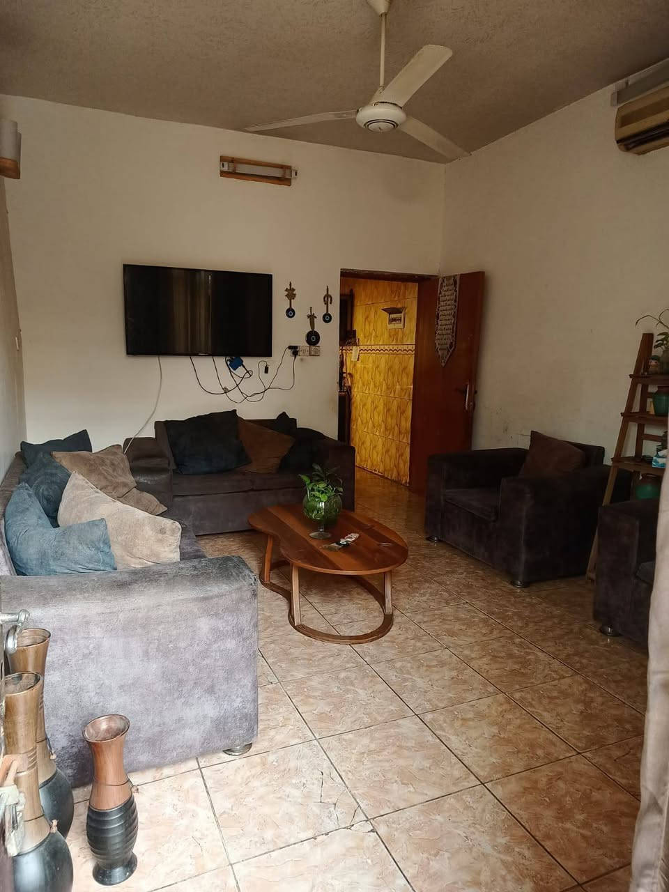 🔴 دار للبيع في منطقة الامين الثانية
📍قرب جامع الرسول الفلكة المشجرة 

🟠المساحة 75 متر
🔹 الواجهة 4 الا ربع
🔹 النزال 20 متر

يحتوي على طابقين بناء 2013 بناء جيد

 الطابق الاول استقبال ومطبخ بي ساحة درج وصحيات وغرفة نوم 
والطابق الثاني غرفتين نوم وصحيات 
والطابق الاخير سطح كبير وبي غرفة چينكو كبيره مخزن للغراض

✅ السعر :- 180 مليون مع مجال بسيط جداً 

📌 للاستفسار اكثر الاتصال على الرقم *********** متوفر واتساب
