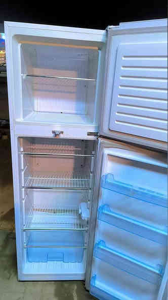 اهلا وسهلا 
ثلاجة نوع المتين حمراء ١٤ قدم  السعر ١٦٠

ثلاجة نوع ايسن بيضاء ١٤ قدم السعر ١٦٠

ثلاجة نوع كونكورد ١٦ قدم باب واحده السعر ١٦٠

الثلاجة شغالة ونظيفة وجاهزه علئ الفحص وبيها ضمان شهر 

العنوان الكوفة شارع المعمل قرب صورة الوائلي *********** ابو فهد النجف, العراق
