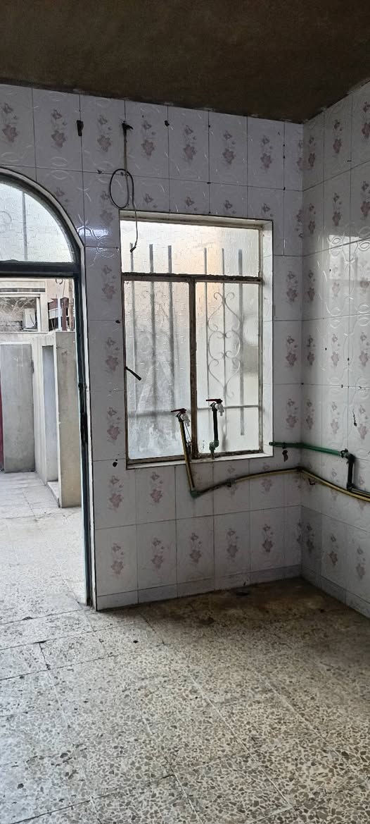 دار للايجار حي الصحه بالقرب من مرطبات الصفار
مساحة الدار 150متر طابق ونص 
3 غرفه نوم  هول حمام مطبخ استقبال 
للاستفسار الاتصال على الرقم 
 ***********
