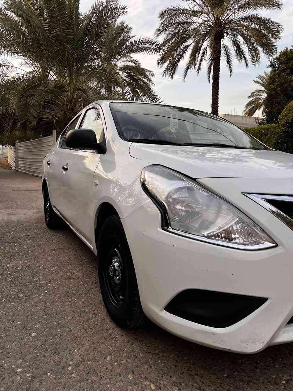 سني هندي 2018 كير ومحرك كفاله بيها بالجاملغ لخلفي صبغ ع كد شبر وسونار موجود، سعرها 100 وبيها مجال بسيط 
(***********) "بغداد-التاجي“
