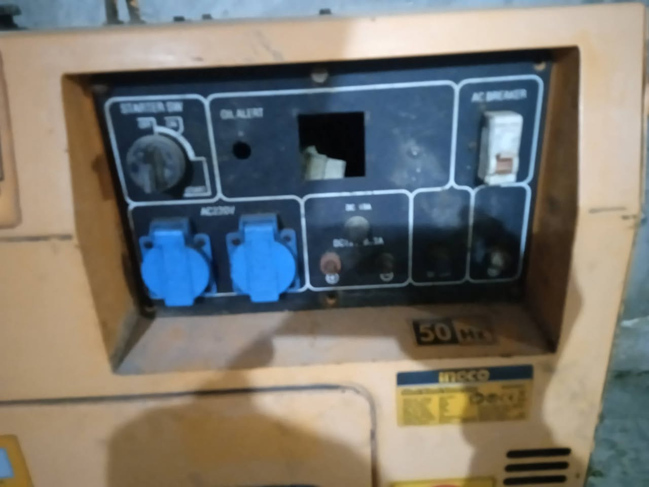 سلام عليكم مولد للبيع كبوته 25امبير مكانه في حله ابنادر ثالثه عوزه كتف كهربائي تشتعل سعاره 280 رقم ***********
