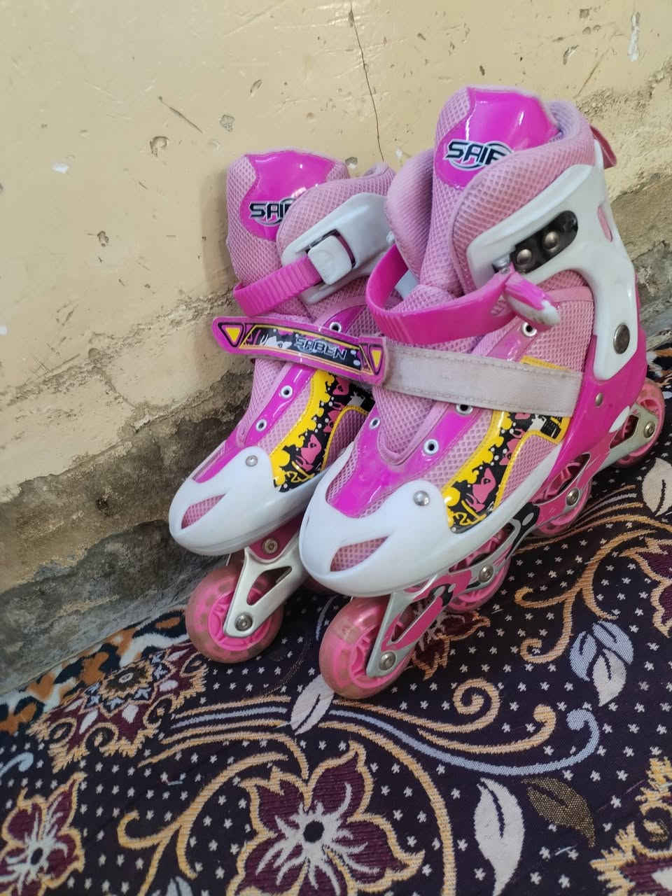 السلام عليكم غراض بيت نضيفه للبيع كلمن وسعره ***********

