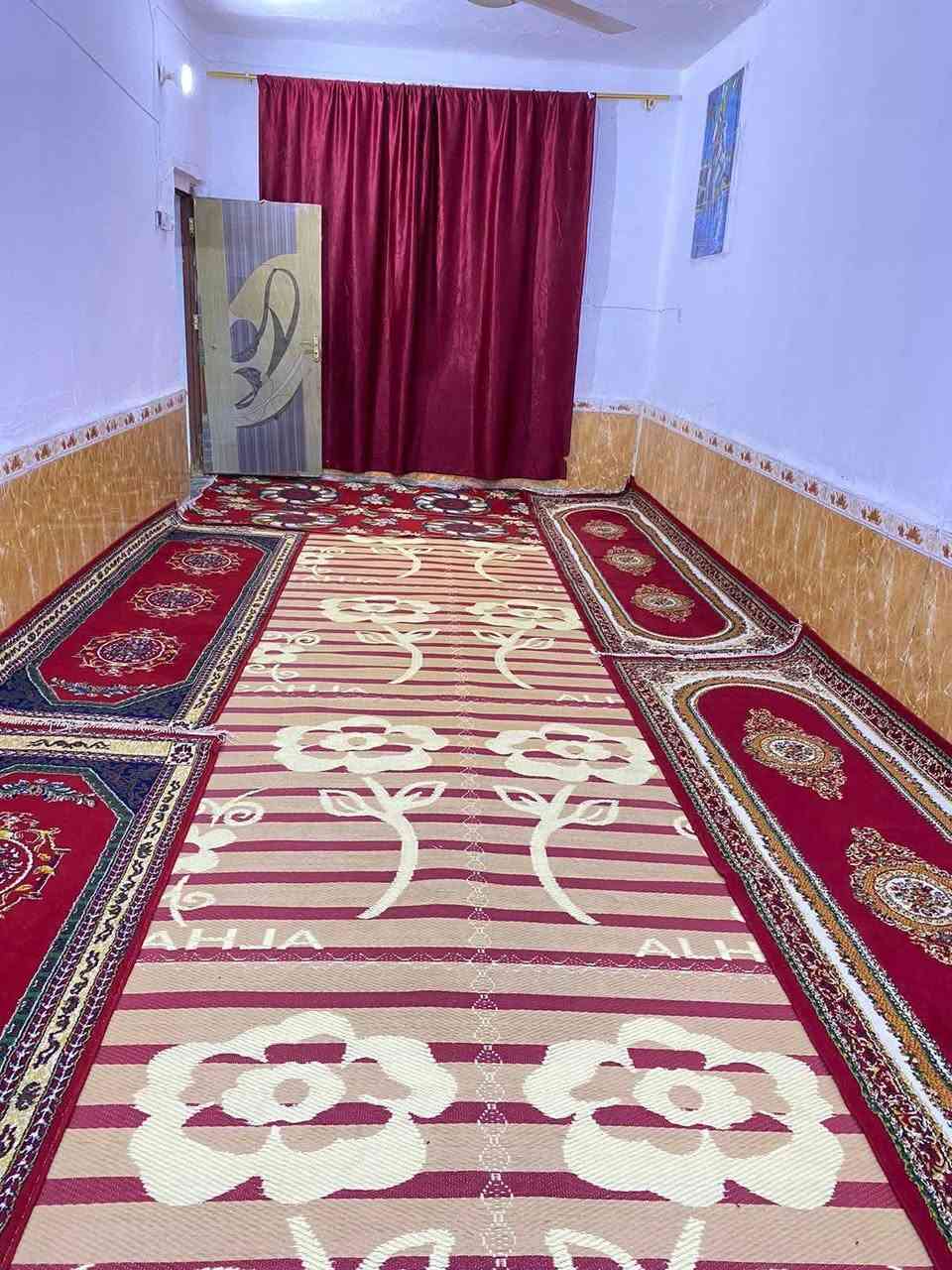 سلام عليكم
بيت طابو
للبيع  240  متر يتكون من غرفتين 6 متر وبع  هول 5 متر + 4 ومطبخ 4 + 3 استقبال 8 متر بناء قديم ومرمم بحاله جيده جاهز من كلشي موقعه كلش حلو  حي العسكري شارع مدرسة الطائف  قرب المدارس الصينيه الجيران  ناس ذهب  السعر بعد المعاينه
***********
***********
