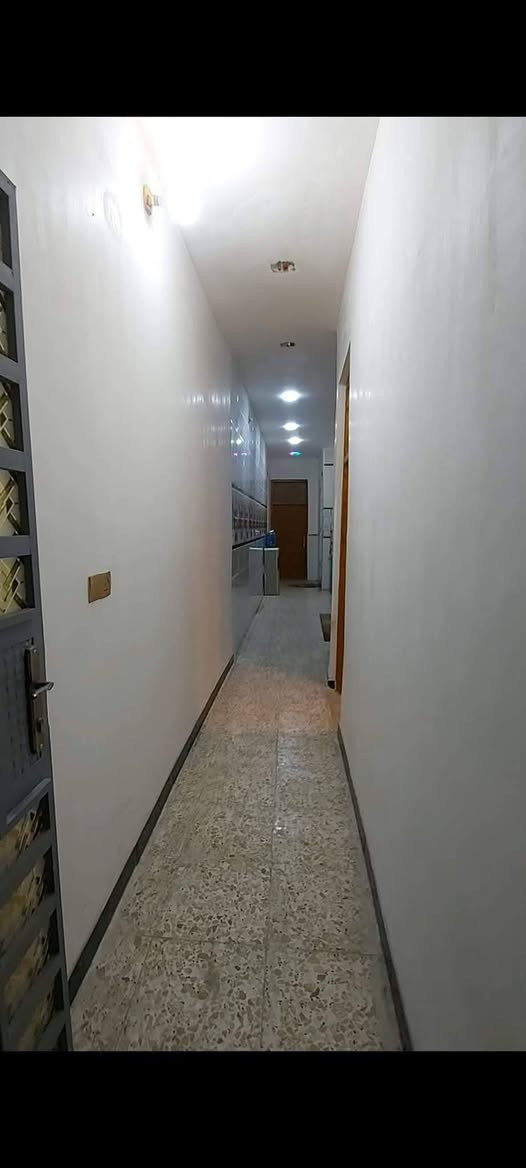 للبيع بيت مساحة 100 متر
الواجهة 5 متر ونزال 20 متر
الموقع: منطقة الضباط الثانية
السعر: 63 
قابل للتفاوض 
للاستفسار والتواصل:
📞 ***********
