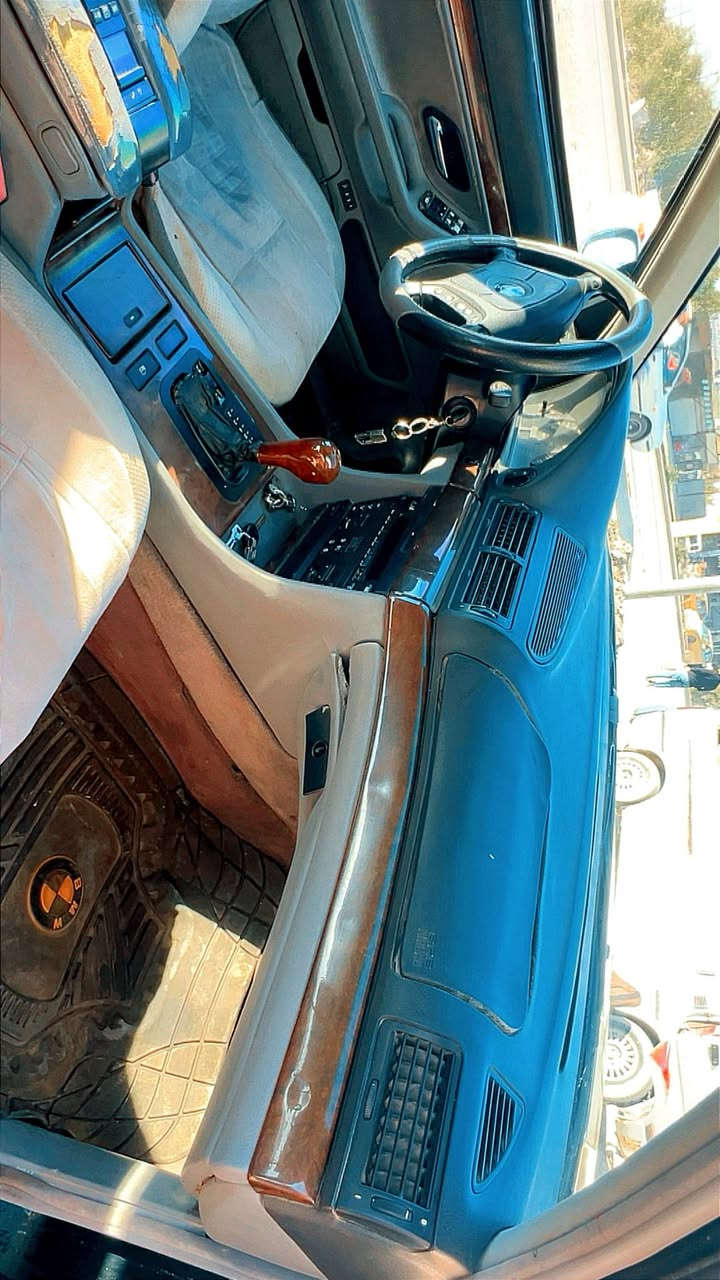 سلام عليكم BMW 740موديل 1994 8سلندر سياره جاهزه كل نقص مابيه كير محرك حداديه كلها جديده رقم جديد سنويه ل29 فول مواصفات سياره مال جناي مابيه كل نقص ترايك للبصره السعر 60 ورقه وبيه مجال الشراب يتصل على الرقم 

‭0771 822 3029‬
